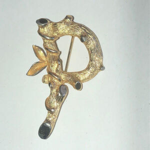 Sarah Coventry Gold Tone Vintage Initial P Brooch Shoulder Pin